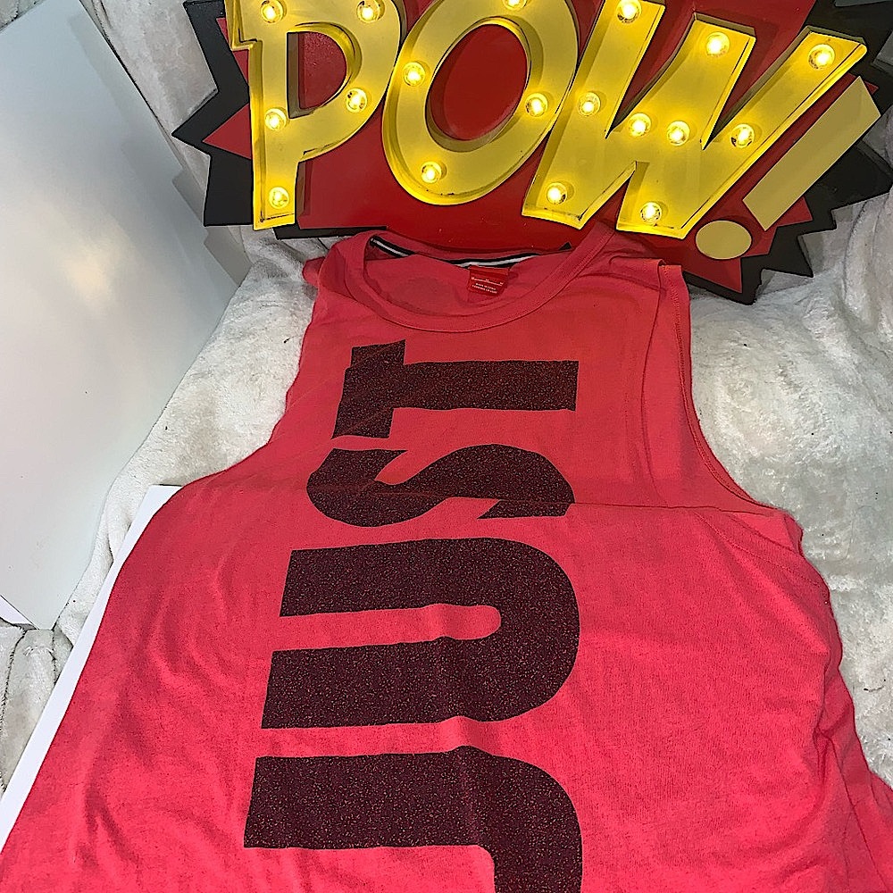 Women’s Classic Nike Tank Top
Medium; Gently Used